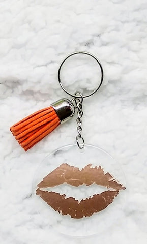 Bronze kiss keychain
